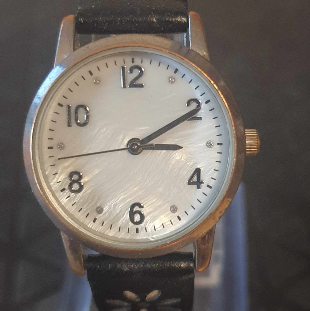 🦋10/$20🦋 FMDOTT031 Silver/MOP Accented Leather Women's Watch